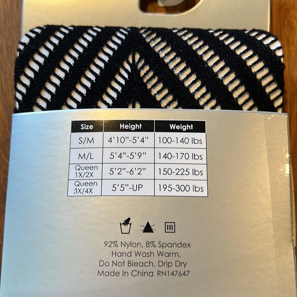 NWT fishnet decorative pattern lace tights - Picture 4 of 4